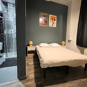Le Globe Hostel