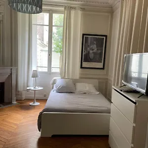  Appartement Près Du Pont Mirabeau Et Tour Eiffel